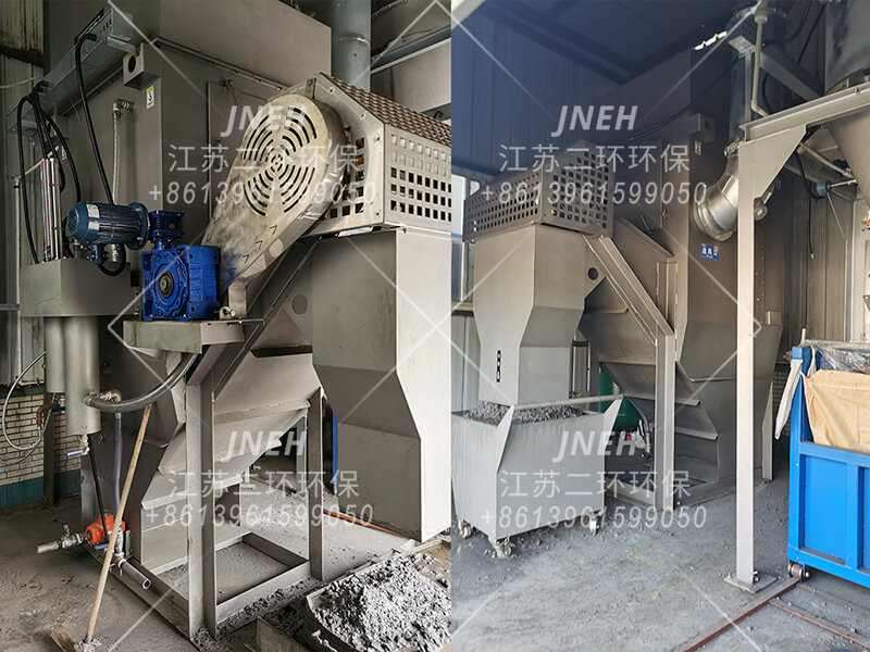 C 型湿式除尘器的两张现场图,展示排泥刮板驱动装置和污泥收集箱