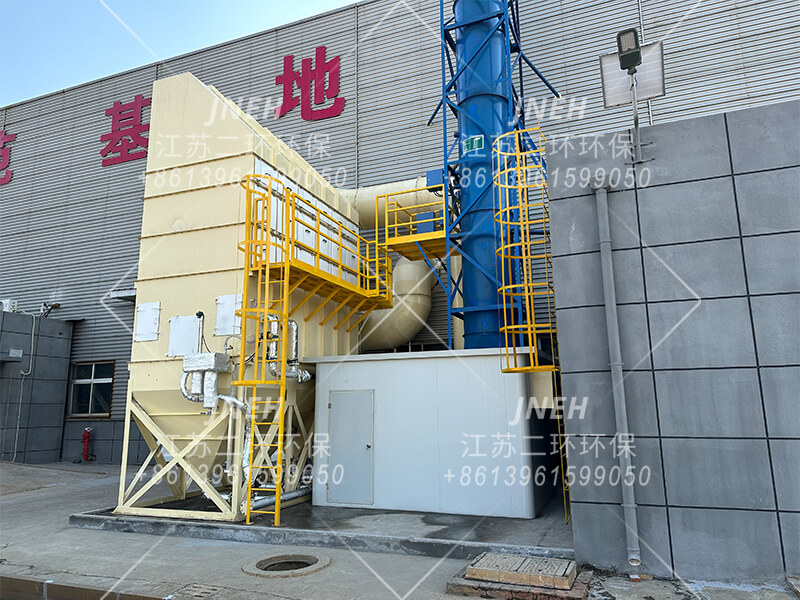 铅酸蓄电池板栅铸造现场的 EHWD-32DFH 湿式除尘器,上方集成多级过滤段